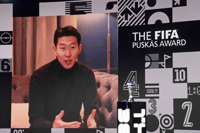 푸스카스상 수상 뒤 비대면으로 소감을 밝히는 손흥민. 취리히 | AFP연합뉴스