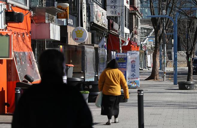 17일 서울 마포구 홍대 거리 식당가 모습. 연합뉴스
