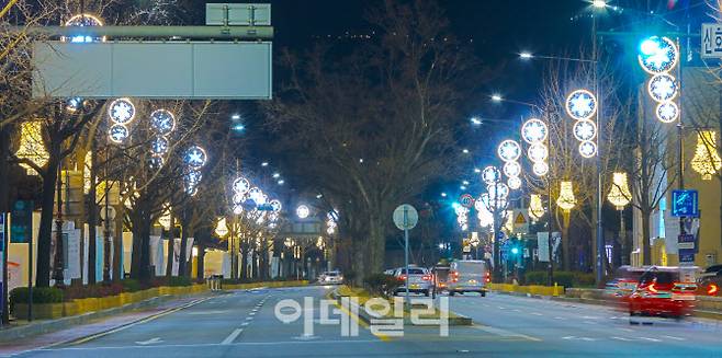 서울 종로구 삼청로를 밝히는 거리 조명. (사진=중소벤처기업부 제공)