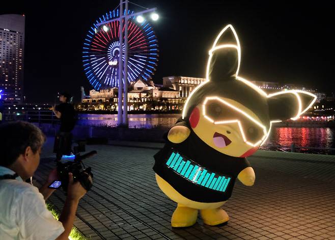 지난해 8월 일본 요코하마에서 포켓몬스터의 피카추로 분장한 공연자. 일본은 2000년대 들어 ‘쿨 재팬 전략’을 정부 차원에서 펼쳤다(사진=AFP)