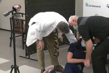 화이자의 신종 코로나바이러스 감염증(코로나19) 백신을 맞은 간호사가 17분 후 기절하는 사건이 발생했다./사진=뉴스1