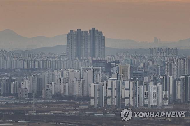 경기도 파주시 접경지역에서 바라본 운정신도시와 일산 신도시에서 아파트 [연합뉴스 자료사진]