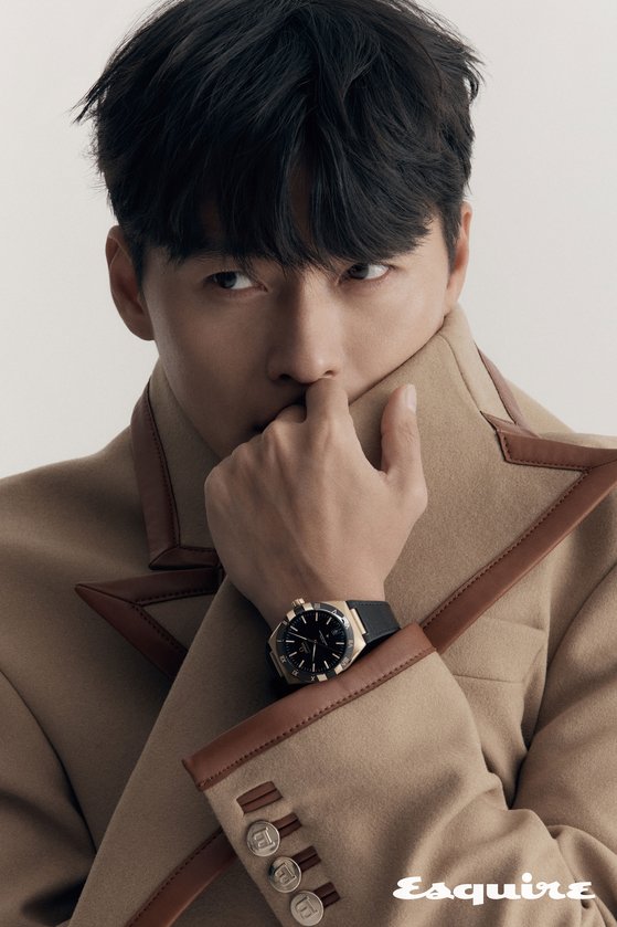 Hyun Bin New Film Negotiation, Hwang Jung-min and Perfect Co-workActor Hyun Bin has covered the magazine Esquire with a global ambassador for luxury watch brand Omega.On the 21st, the mens fashion and lifestyle magazine Esquire released a picture with Actor Hyun Bin.In the open photo, Hyun Bin is elastic because it is causing the narrative with delicate eyes in the thick visual of the line.Hyun Bin matches the warm brown-based white and coat with a warm feeling of winter sensibility, creating a soft atmosphere, while capturing the attention with a friendly eye in a picture that matches the black turtleneck neck and gray tone suit.In an interview, Hyun Bin recalled the drama The Incident of Love and said, The scene was revived even if the ambassador of Park Ji-eun was so funny that the intention was conveyed. In addition, he mentioned his colleague Actor Hwang Jung-min and perfect co-work for the upcoming movie Negotiation.