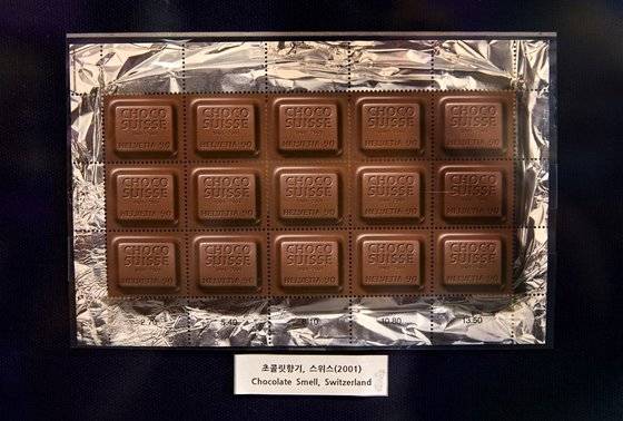 2001년 스위스에서 발행한 초콜릿 향기 우표. 실제로 초콜릿 향이 난다.