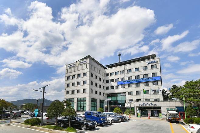 양평군(군수 정동균)은 지난 23일 어린이집 회계투명성 및 공공성 제고에 기여한 공을 인정받아 ‘경기도 어린이집 회계관리시스템 도입’ 우수기관으로 선정돼 도지사 표창과 함께 1억 원의 포상금을 받았다고 밝혔다. / 사진제공=양평군