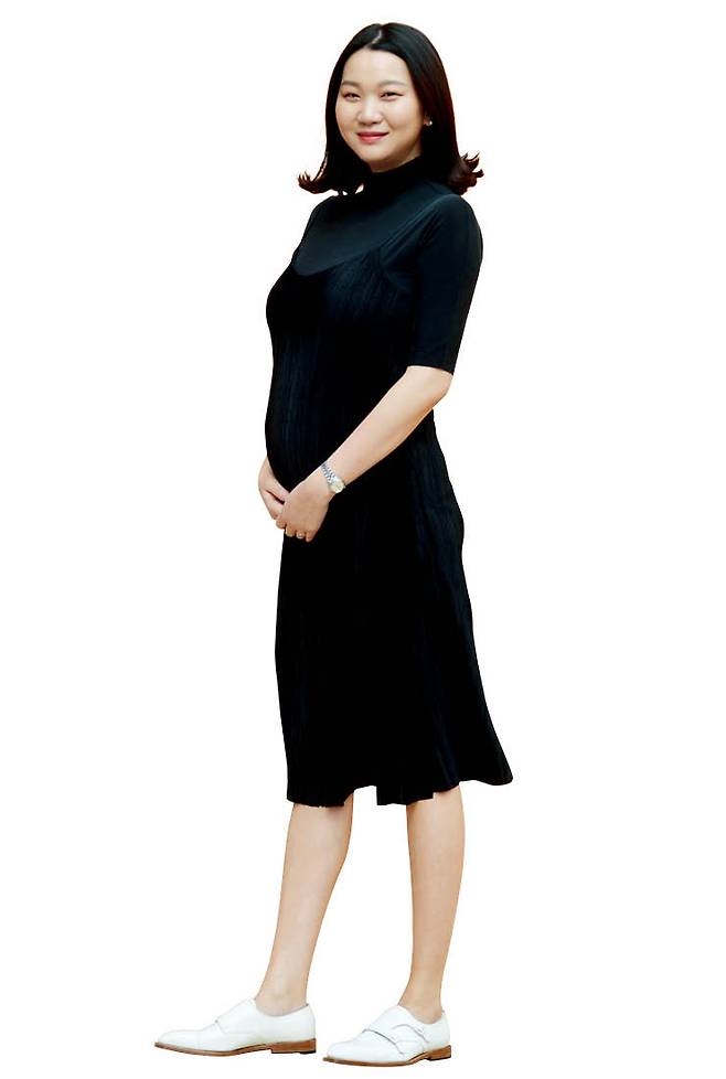 장윤주_ 공식 석상에 나선 것뿐만 아니라 만삭의 몸으로 화보를 촬영한 ‘본투비’ 모델. 카리스마 넘치는 포즈와 특유의 밝은 모습이 빛났다.