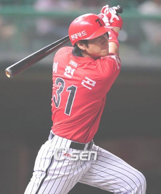 2007년 KBO 타격왕에 올랐던 KIA 타이거즈 이현곤.그는 이후 2할대에 전전하다 은퇴했다.