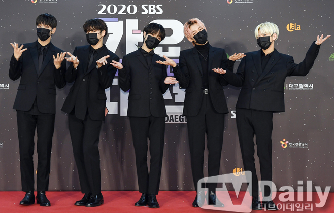 The 2020 SBS Song Daejeon in DAEGU Red Carpet event was pre-recorded on the evening of the 25th.Singer TXT attended SBS song Daejeon red carpet event.Boom, Kim Hee-chul and April Naeuns 2020 SBS Song Daejeon will be held under the theme of The Wonder Year.BTS, TWICE, Seventeen, Godseven (GOT7), MonstaX (MONSTA X), Mamamu, Jesse, New East, Girlfriend, Omai Girl, IZ*ONE, The Boys, Stray Kids, (Women) Kids, ATEEZ, and Yes ( ITZY), Tomorrow By Together (TOMORROW X TOGETHER), April, Momoland, Cravity (CRAVITY), Treasure (TREASURE), Espa, Enhyphen (ENHYPEN) appear and shine their seats.