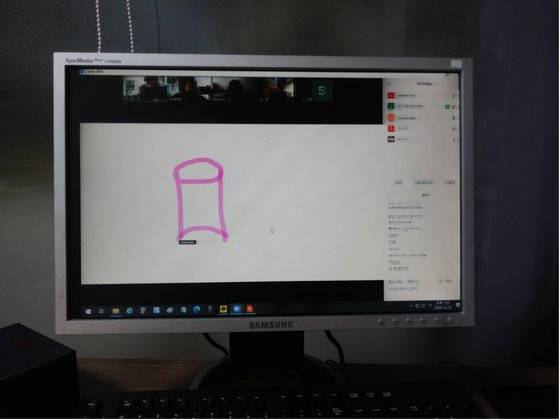 지난 24일 직장인 조아경(29) 온라인 송년회에서 한 명이 그림판에서 그림을 그리면 나머지 사람들이 맞히는 '캐치마인드 게임'을 진행했다. 독자제공