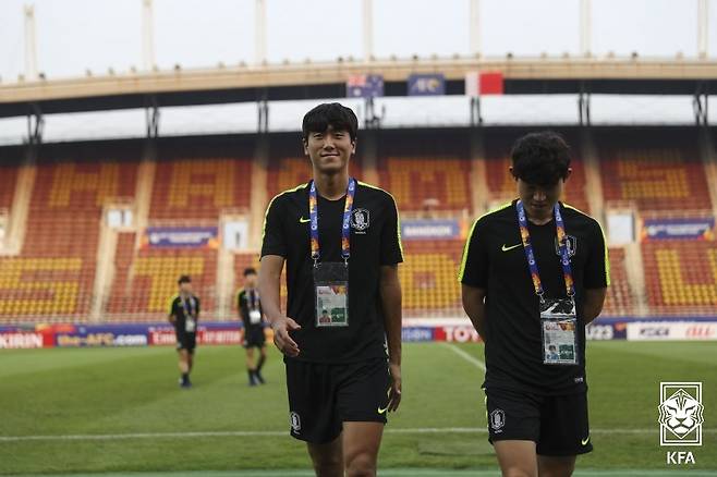 원두재(왼쪽)와 이동경(U23 대표팀). 대한축구협회 제공