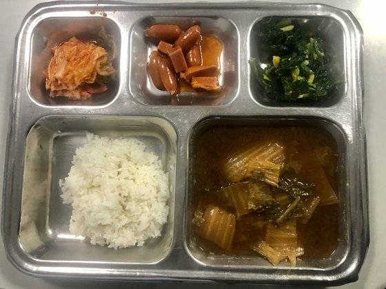 또 다른 서울 버스회사의 식사. 버스기사들은 일부 버스회사들의 식사가 부실하다고 문제를 제기했다. [사진 독자]