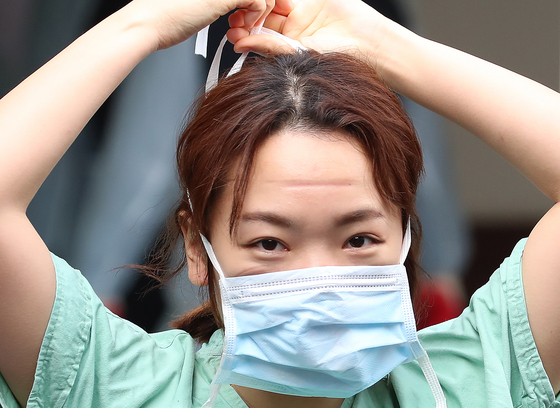 A medical worker takes a short break at the Keimyung University Dongsan Medical Center in Daegu, once the epicenter of the Covid-19 outbreak, on Feb. 27. [NEWS1]
