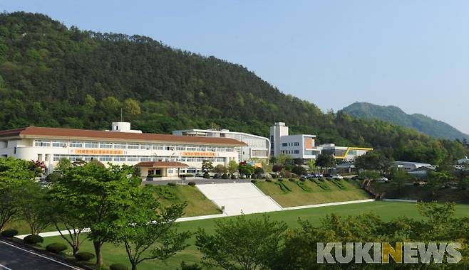 ▲ 전남도농업기술원에 따르면 스마트팜 빅데이터 분석 및 활용 경진대회를 통한 데이터 산업 발전의 장을 마련하기 위해 개최한 이번 대회는 기관과 개인 분야로, 코로나19 확산방지를 위해 온라인 영상발표 방식으로 진행됐다. 전남도농업기술원 전경.