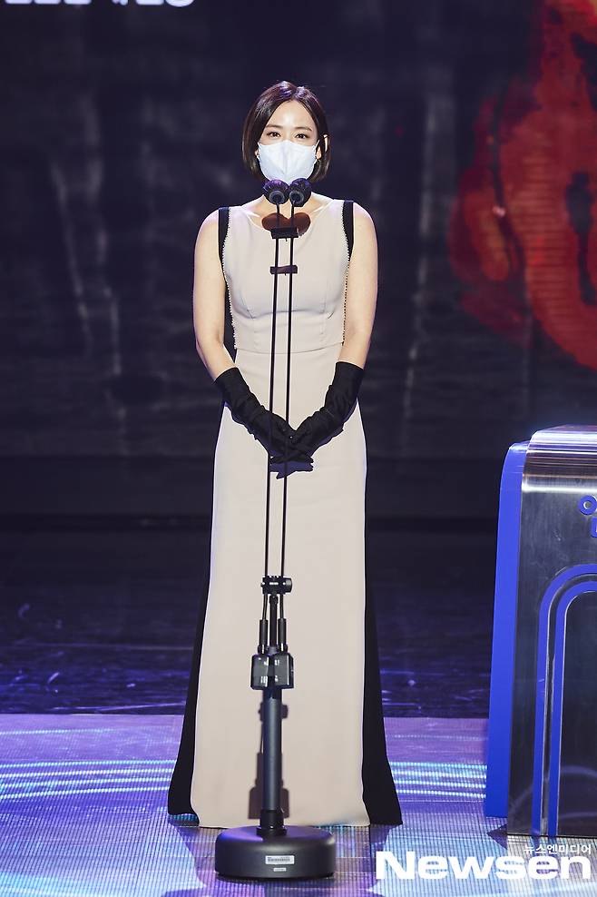 The Awards for the 2020 MBC Acting Grand Prize was held at MBC Public Hall in Sangam-dong, Mapo-gu, Seoul on the afternoon of December 30.Actor Yi-young Shim is telling his feelings after winning the Golden Acting Award.Photos