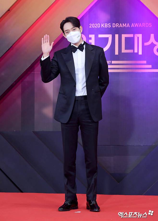 Actor Kim Young-Dae poses at the 2020 KBS Acting Grand Prize held at Seoul Yeouido-dong KBS on the afternoon of the 31st.Photo: KBS Provision
