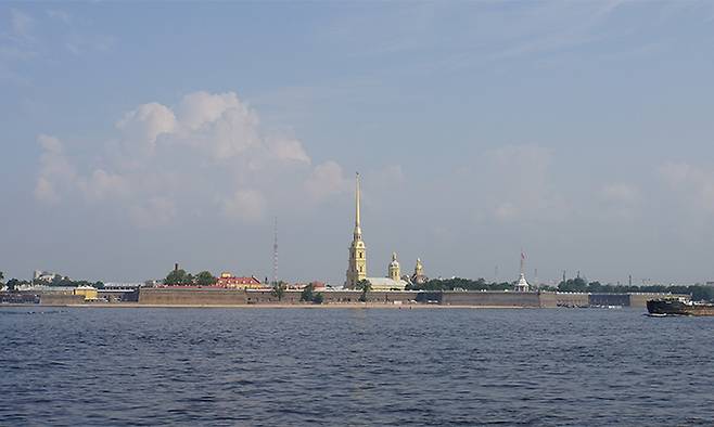 페트로 파블롭스크 요새와 피터폴 성당.