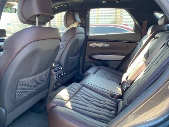 제네시스 GV70 2열.



장우진 기자