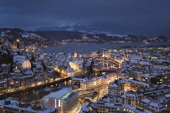 루체른의 샤토 귀치의 야경