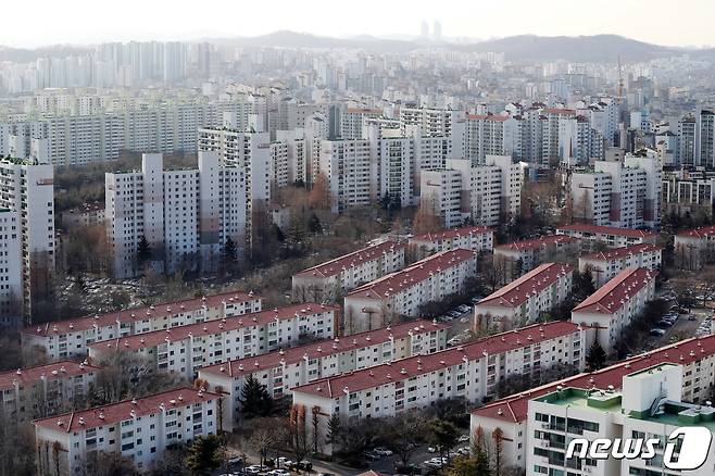 재건축 연한(준공 후 30년)을 채운 서울 양천구 목동 아파트 3단지 모습. / 뉴스1 © News1 민경석 기자