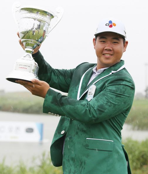 김주형이 2020년 한국프로골프(KPGA) 코리안 투어 군산CC오픈 골프대회에서 프로 최연소 우승을 차지했다. /KPGA