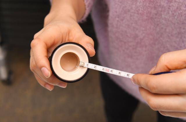 ⑥번 제품은 뚜껑도 이중 구조라 뚜껑 두께만 1.6㎝다. 배우한 기자