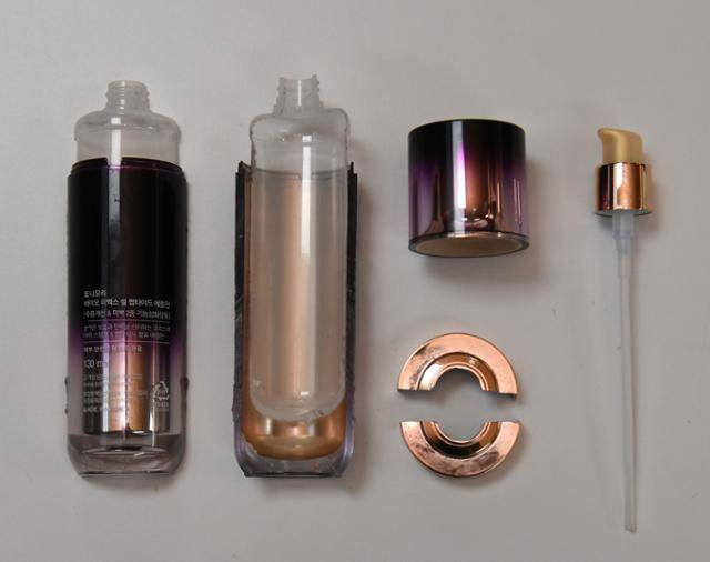 ⑥번 제품의 용기 해체 모습. 아더(other) 플라스틱 표시가 돼 있다. 배우한 기자.