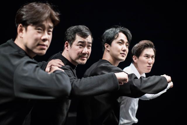 연극 '에볼루션 오브 러브'. 한국문화예술위원회 제공