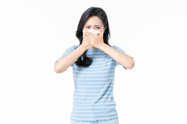 ‘후각 이상’은 코로나19의 특이적 증상이라 전문가들은 갑자기 후각이 사라지거나 이상한 냄새가 난다면 코로나19 검사를 받아봐야 한다고 권장한다./사진=클립아트코리아