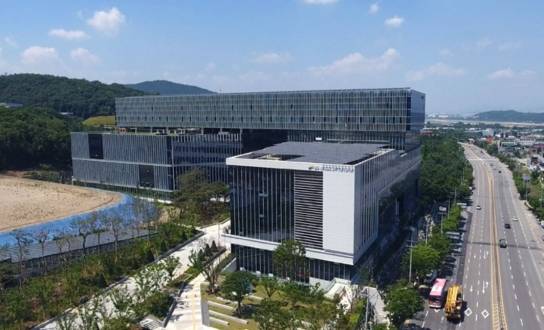 판교 제2테크노밸리에 위치한 기업지원허브 건물 전경 [출처=KISA 홈페이지]