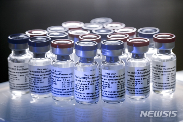 [모스크바=AP/뉴시스]러시아가 개발한 코로나19 백신 '스푸트니크V'. 2020.8.12.