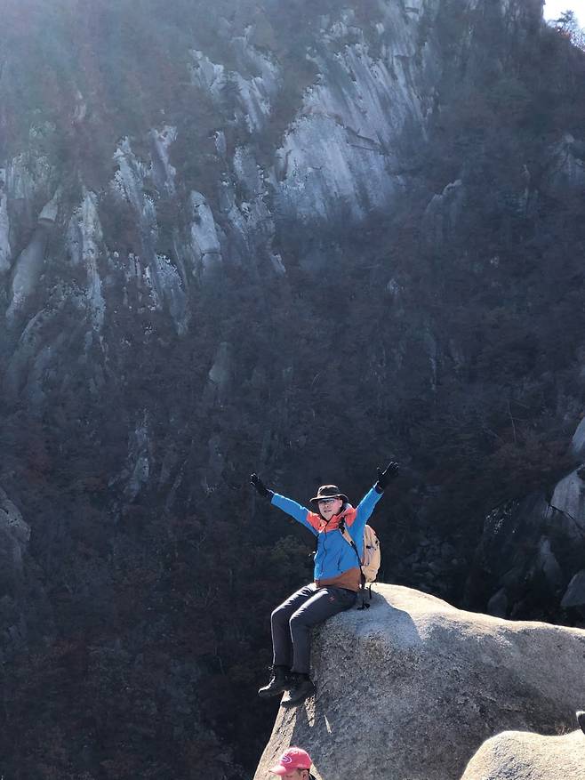 숨은벽 코스에서는 아찔하면서 멋진 북한산의 풍광을 만나볼 수 있다.