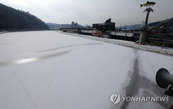 얼음은 얼었는데…화천 겨울축제장 [연합뉴스 자료사진]