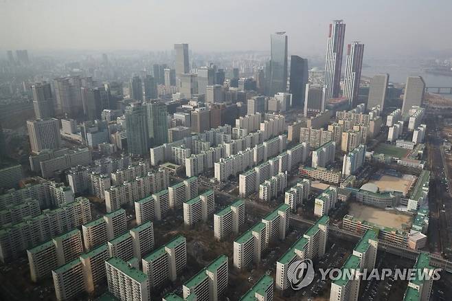 서울 여의도 63빌딩에서 바라본 아파트 단지 [연합뉴스 자료사진]