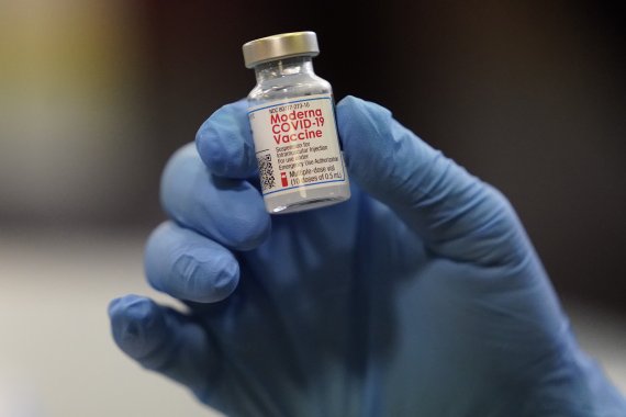 5일(현지시간) 미국 유타주 솔트레이크시티에서 촬영된 모더나의 코로나19 백신.AP뉴시스