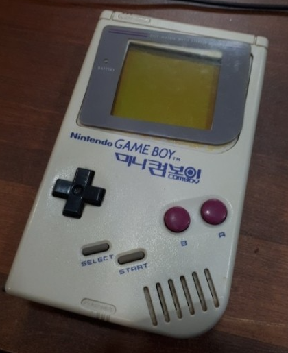 (딱 봐도 오래되어 보이는 미니컴보이를 입수했다) / 깐돌사마님 사진제공