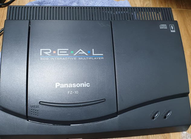 (싸악 닦아낸 모습. 상처도 조금 사라졌고 원래의 고급진 색으로 돌아왔다)