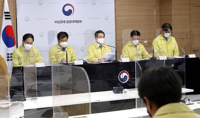 김용범 기획재정부 제1차관이 6일 정부서울청사에서 열린 제25차 비상경제 중대본 회의 겸 제8차 한국판 뉴딜 관계 장관회의 정례브리핑에서 발언하고 있다. 연합뉴스