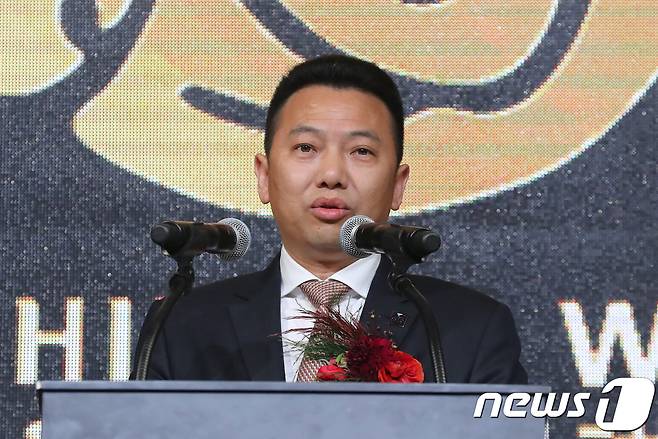 양즈후이 회장이 2018년 4월22일 제주 서귀포시 안덕면 서광리 제주신화월드 그랜드오픈식에서 환영사를 하고 있다. .2018.3.22/뉴스1 © News1