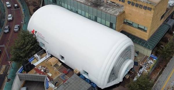 서울 노원구 한국원자력의학원에 설치된 이동식 음압병동. 지난달 28일부터 오는 15일까지 시범 운영 중이다./카이스트 제공