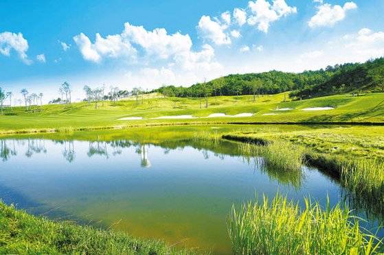 안달루시아 골프&타운하우스는 제주 명문 골프장을 무기명 4인 모두 월 4회 예약 보장 받을 수 있다.