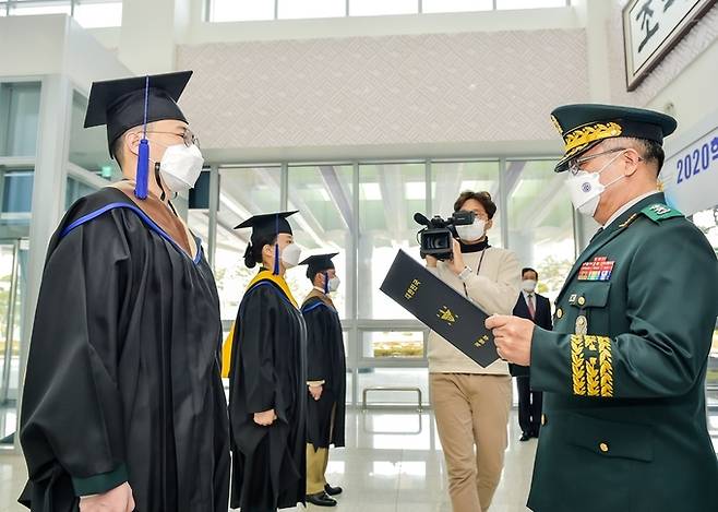 국방대학교는 7일 오전 2020학년도 학위과정 학위수여식을 개최했다고 밝혔다. 국방부 제공