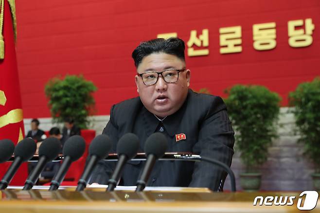(평양 노동신문=뉴스1) = 김정은 북한 국무위원장이 지난 7일 제8차 노동당 대회 3일 차 회의를 진행했다고 노동당 기관지 노동신문이 8일 전했다.  [국내에서만 사용가능. 재배포 금지. DB 금지. For Use Only in the Republic of Korea. Redistribution Prohibited] rodongphoto@news1.kr