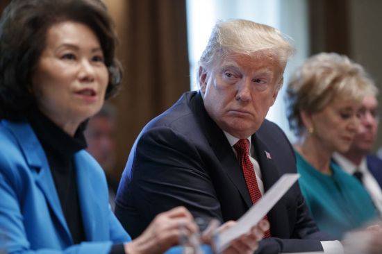 각료회의에서 발언중인 일레인 차오 미 교통부 장관 [이미지출처=EPA연합뉴스]