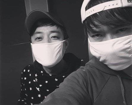 가수 모세(오른쪽)와 고인이 된 경동호씨(왼쪽), /사진=모세 인스타그램