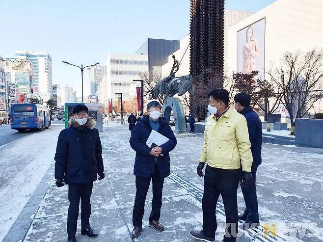 전만권 천안시 부시장이 8일 대중교통 사업지를 방문, 운영실태를 점검했다.