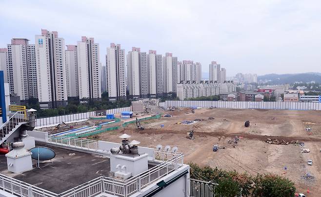 신반포3차, 반포경남아파트를 통합 재건축하는 ‘래미안원베일리’ 재건축 현장 [헤럴드경제DB]