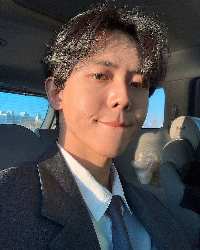 Model and actor Joo Woo-jae has reported on the latest.Joo Woo-jae posted two photos on his Instagram on January 8 with the phrase Natural Light Chassel.In the open photo, Joo Woo-jae stares at the camera in the sunshine in the car, with flawless skin and warm appearance catching his eye.While I can not believe it is in the mid-30s this year, I boasted visuals and thrilled fans.Meanwhile, Joo Woo-jae was born in 1986 and is 35 years old this year. He is currently appearing in MBC Everlon drama Please Dont Meet That Man.