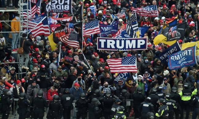 의사당 몰려온 트럼프 지지자들. AFP=연합뉴스