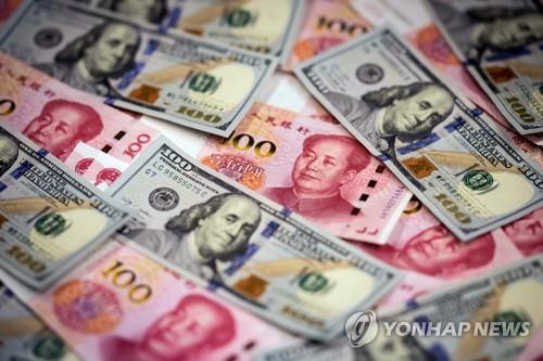 중국 위안화와 미국 달러 지폐 [AFP=연합뉴스]