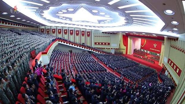북한 조선중앙TV가 지난 7일 평양에서 김정은 국무위원장이 참석한 가운데 노동당 제8차 대회 3일차 회의가 열렸다고 8일 보도하고 있다. /조선중앙TV 캡쳐
